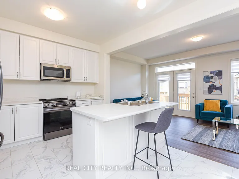38 Silver Meadow Gdns — Photo 17