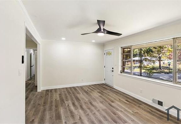 4th image of 2271 Plantation Dr
