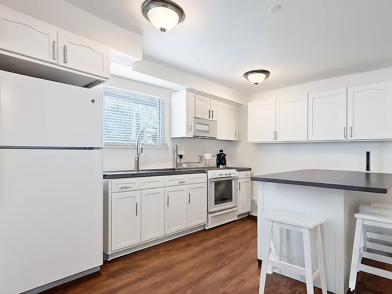 1252 W 37th Dr — Photo 3