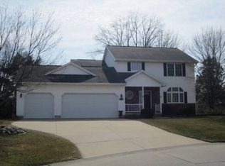2633 Cliffwood Dr, Burlington, IA 52601
