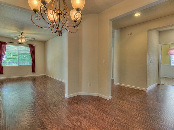 4th image of 1360 Pintail Way