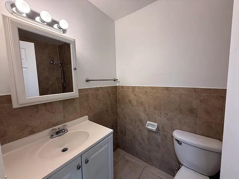 901 Pine Dr #7 — Photo 5