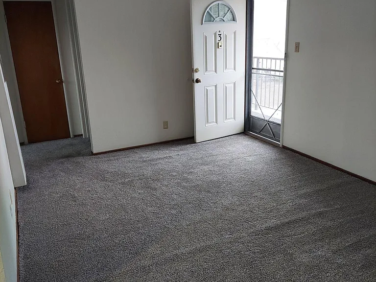 240 Gifford Ave — Photo 3