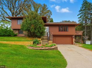 944 Pine View Ct, Saint Paul, MN 55119