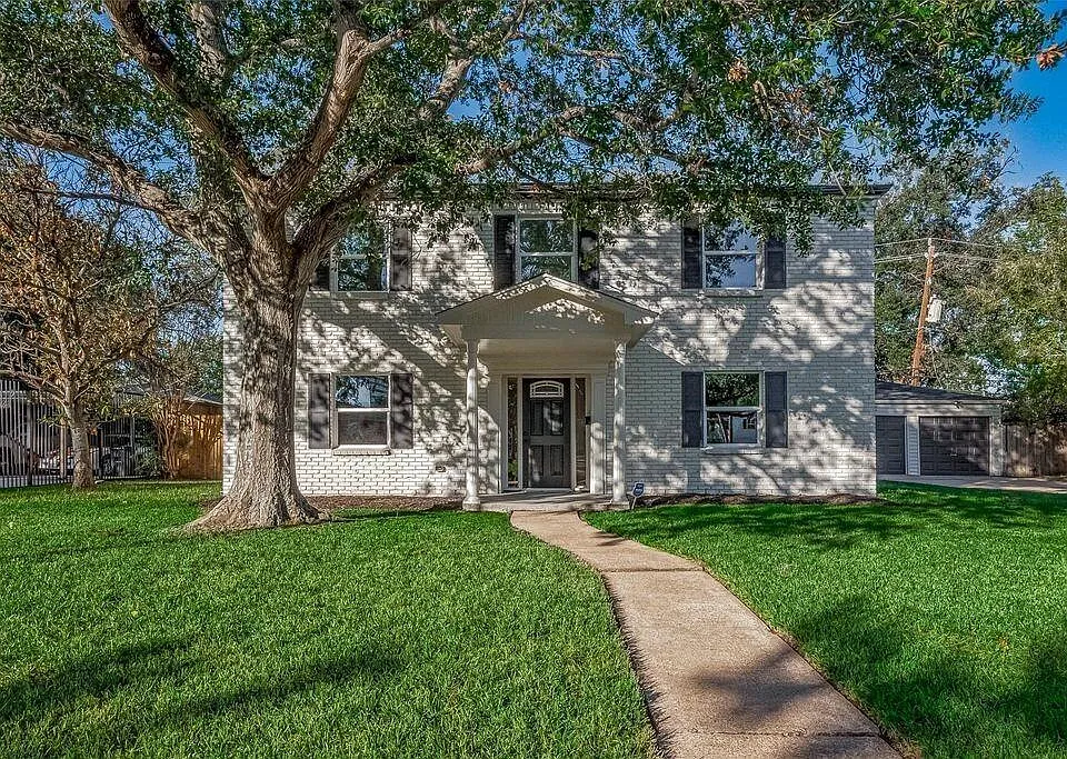 2414 Walnut Bend Ln