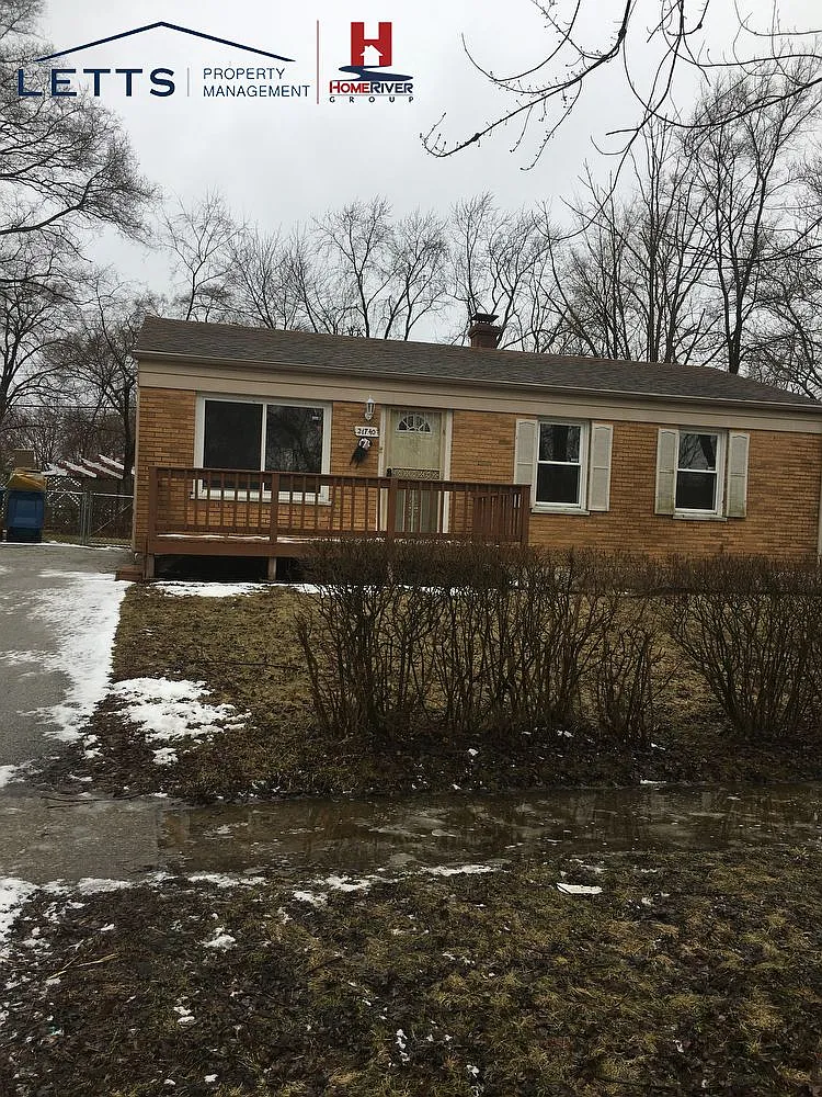 21740 Orion Ave photo 1
