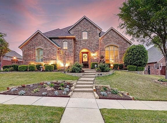 3rd image of 831 Echo Dr