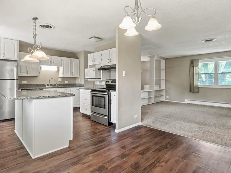 1005 E Washington Center Rd — Photo 4
