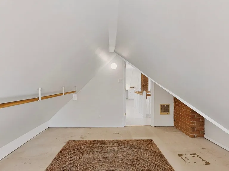 119 Walter St NE — Photo 26