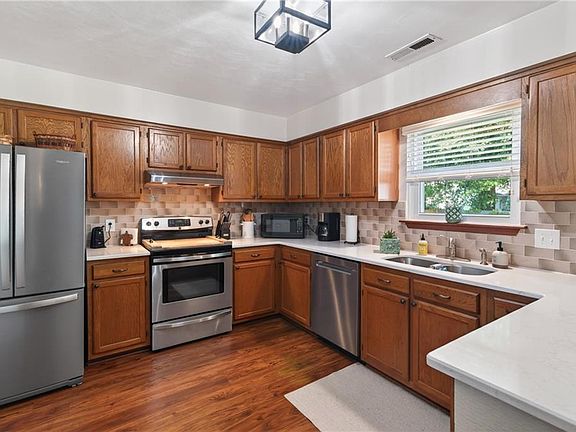 4th image of 1124 Kilby Dr