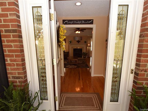 2nd image of 1458 Weatherwood Dr #44