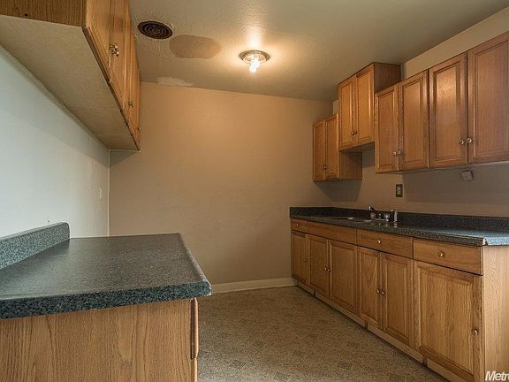 5th image of 2865 Ward Ave