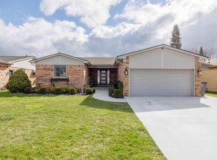 40432 Forsythe Dr, Clinton Township, MI 48038