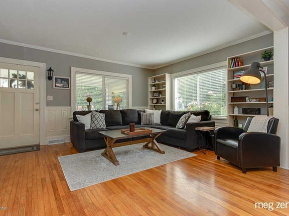 5th image of 2234 Argentina Dr SE
