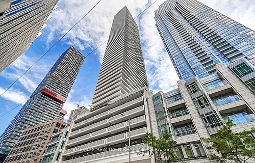 2221 Yonge St #1802 Photo 1