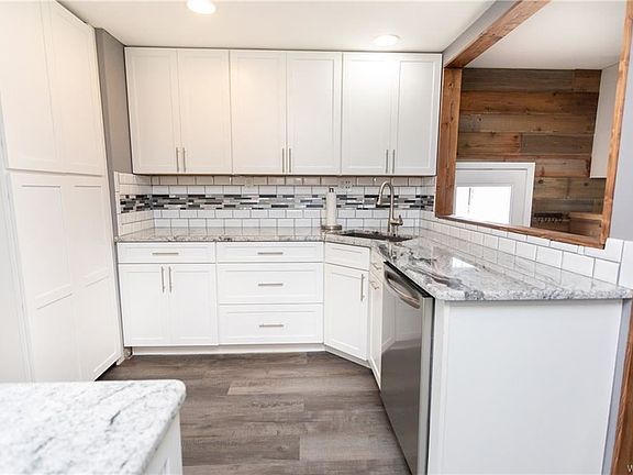 3rd image of 65 Marilyn Dr