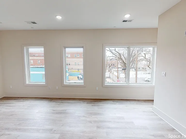 917 Sheridan St NW #202 — Photo 4