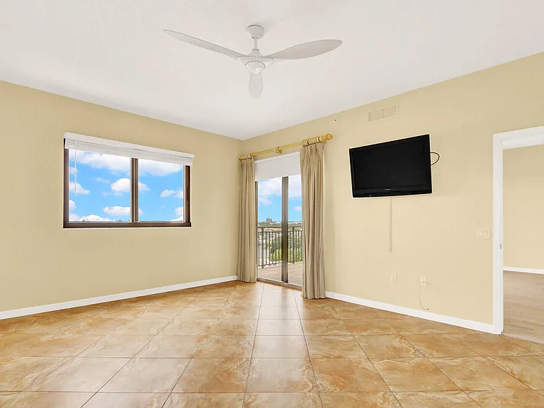 370 Golfview Rd #901 — Photo 23