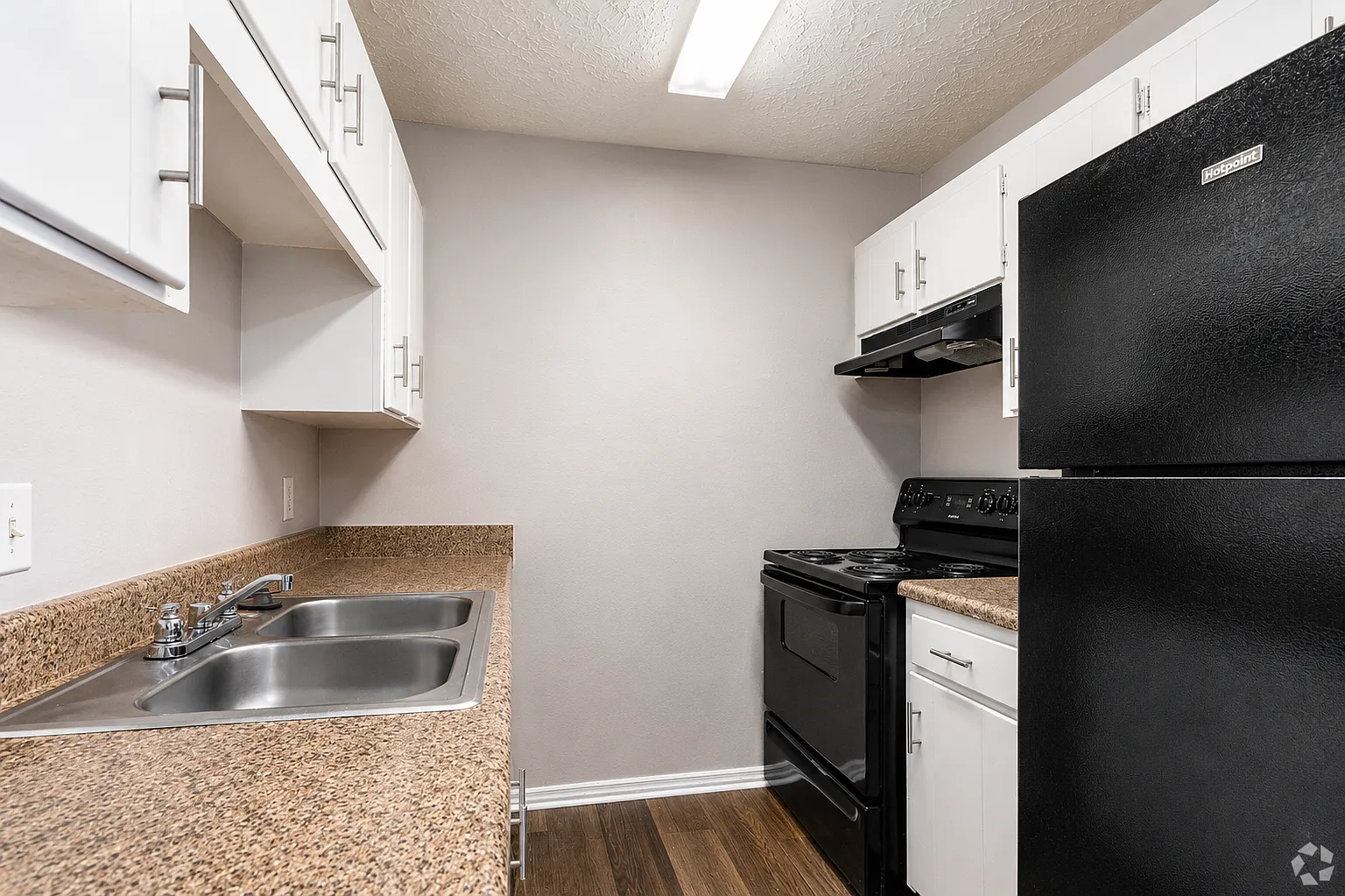 River Retreat Apartments — Photo 4