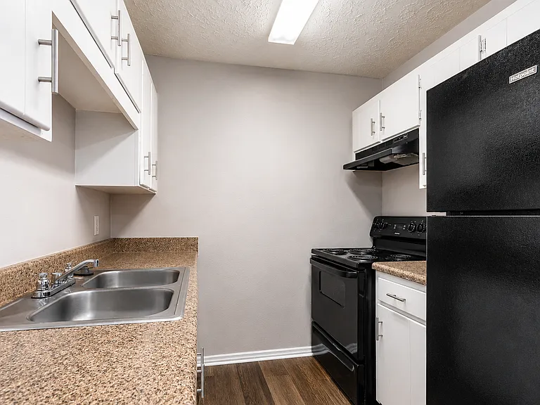 River Retreat Apartments — Photo 4