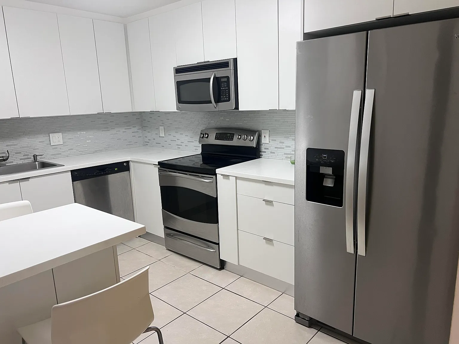 2 bed, 2.5 bath, 1273 sqft, $2,650 — Photo 2