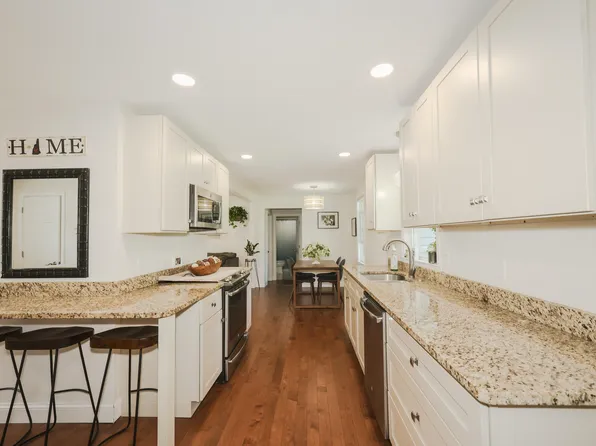 209 N Amherst Road, Bedford, NH 03110