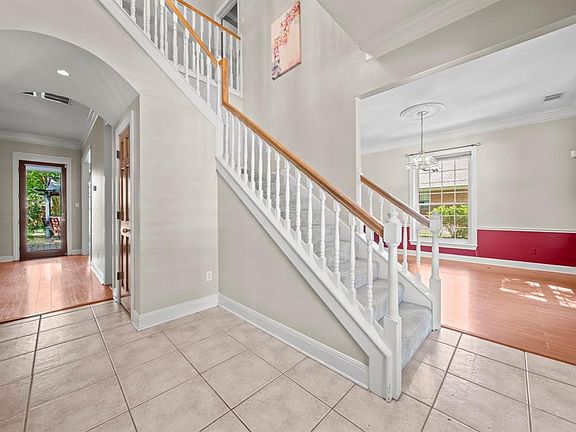 2nd image of 1711 E Hedgecroft Drive