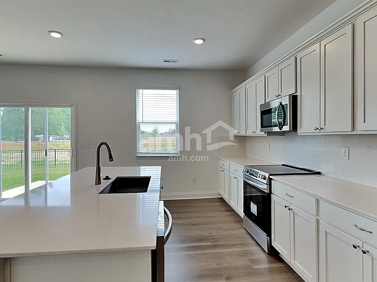 1072 Broyles Xing — Photo 3
