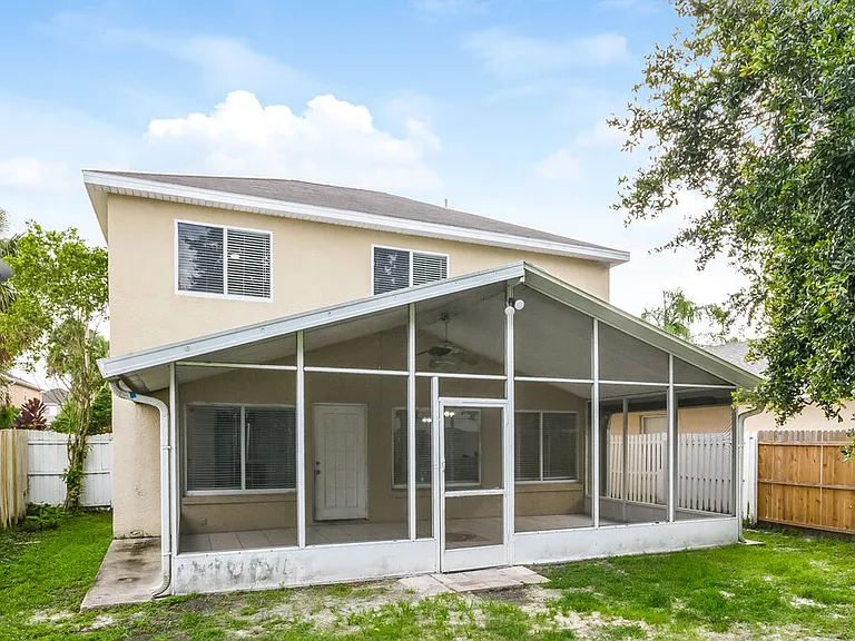 1231 Heather Lake Dr — Photo 17