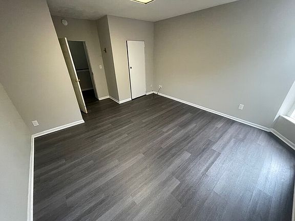 2nd image of 1018 S Floyd St #3