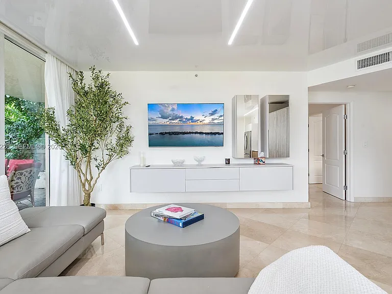 17555 Atlantic Blvd #508 — Photo 3
