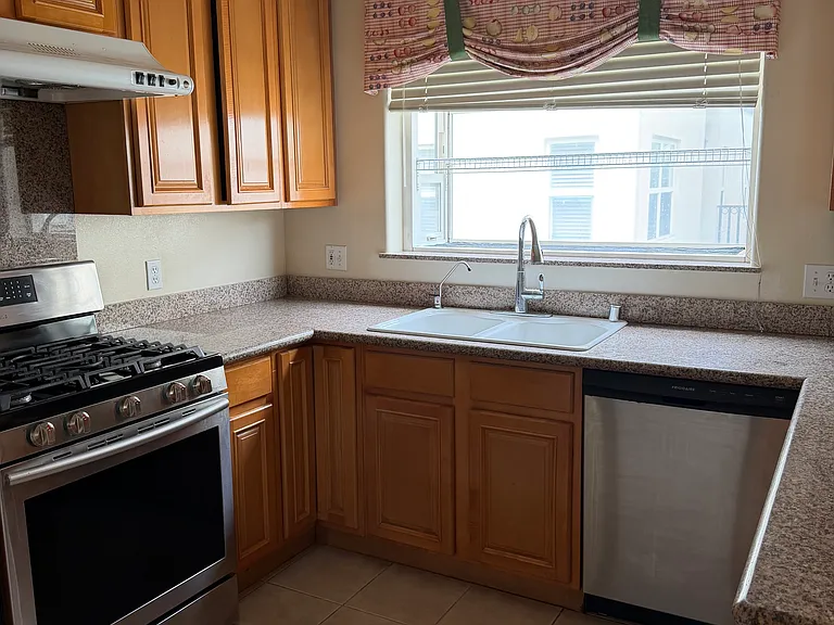 77 S Sierra Madre Blvd #10 — Photo 4
