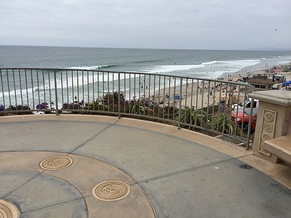 10 minutes - Moonlight Beach
