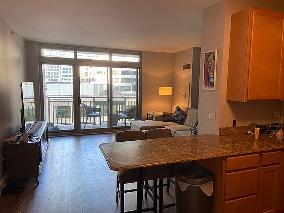5th image of 125 S Jefferson St #1005