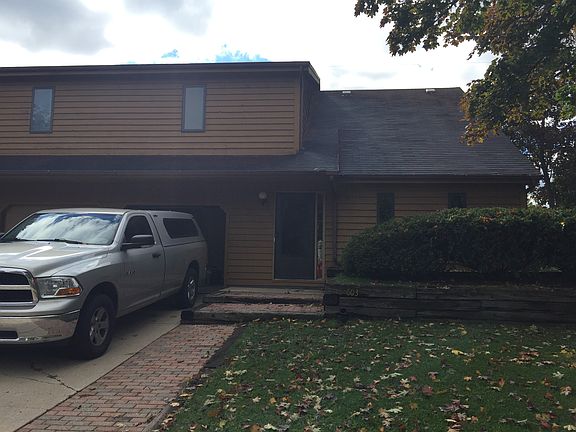 3rd image of 603 W Briarknoll Ct