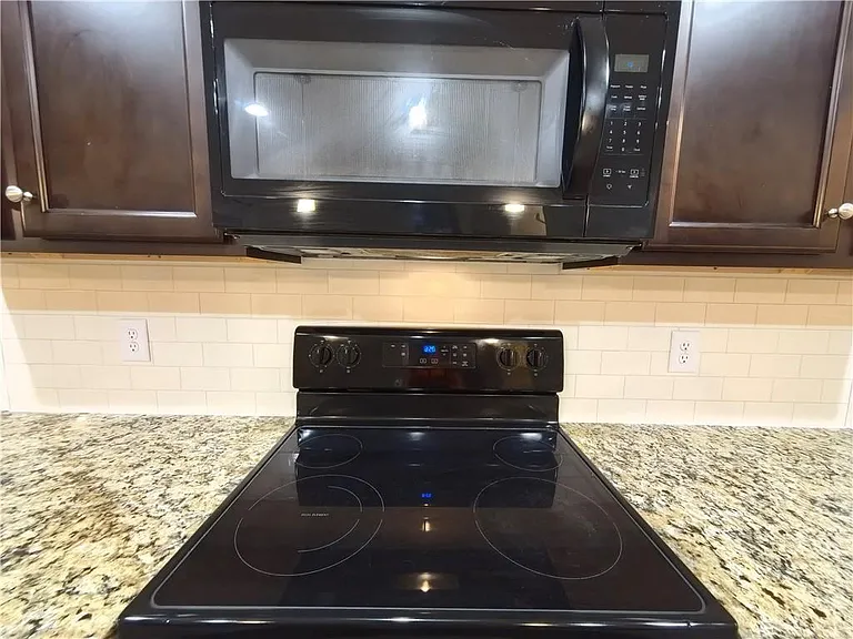 757 Laurel Cove Dr — Photo 12
