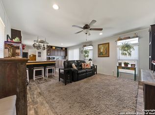 110 County Road 2665, Devine, TX 78016