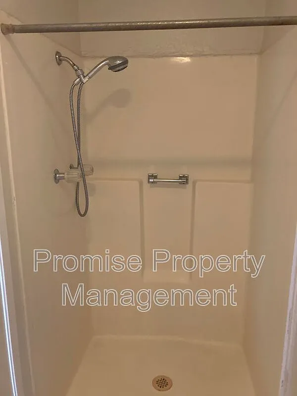 3 bed, 2.0 bath, 1464 sqft, $3,695 — Photo 3