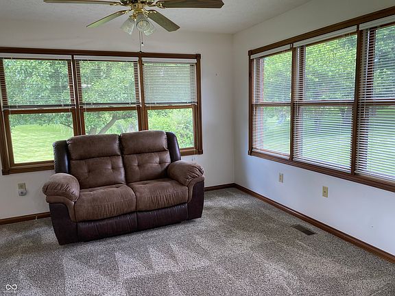 5th image of 204 Locust Ln