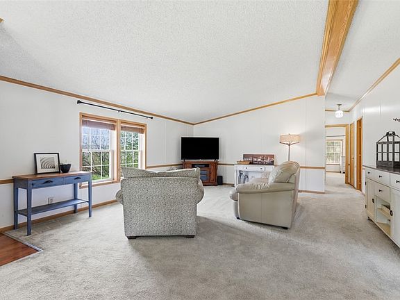 5th image of 10 Rock Lake Ct N
