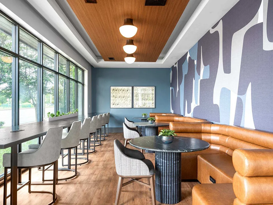An inviting space to work, meet, and collaborate