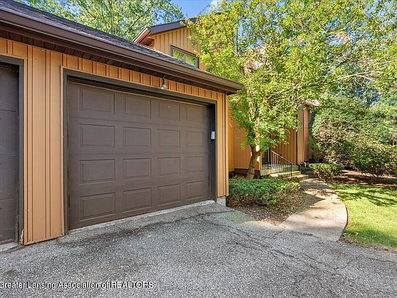 3rd image of 1868 Burrwood Cir