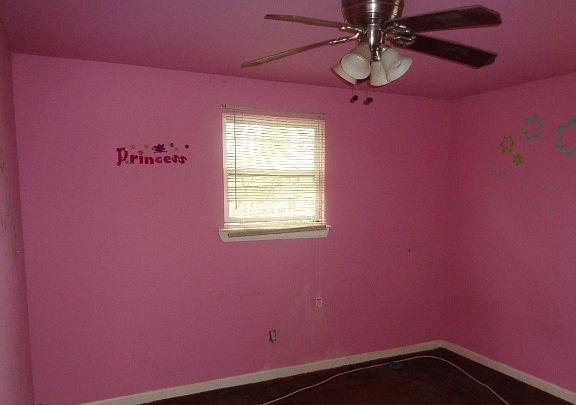 5th image of 2424 Benton St