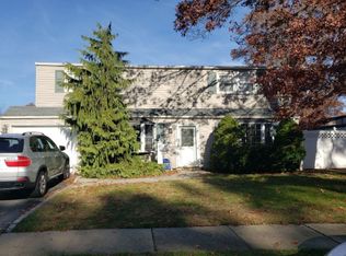 91 Cleveland Ave, Massapequa, NY 11758