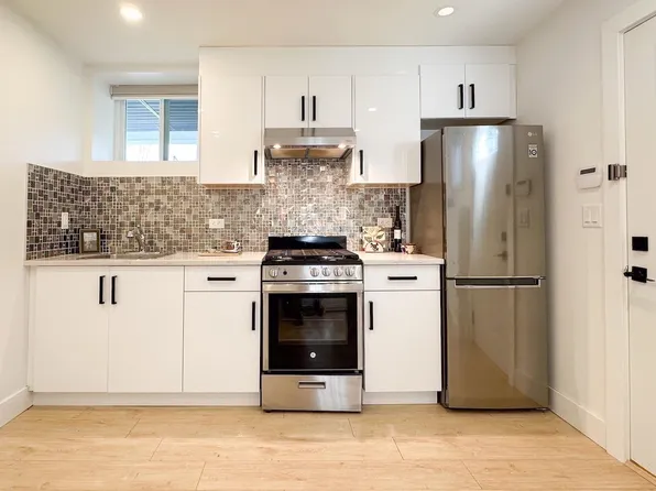 2723 Turner St, Vancouver, BC V5K 2G3
