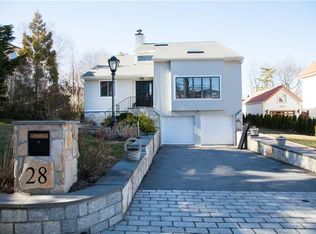 28 Coventry Ln, New Rochelle, NY 10805
