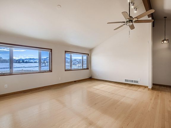 Living room (approx. 17 ft. x 19 ft.)