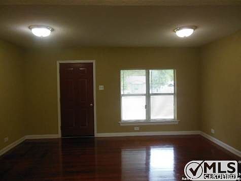 4th image of 2434 W Woodlawn Ave