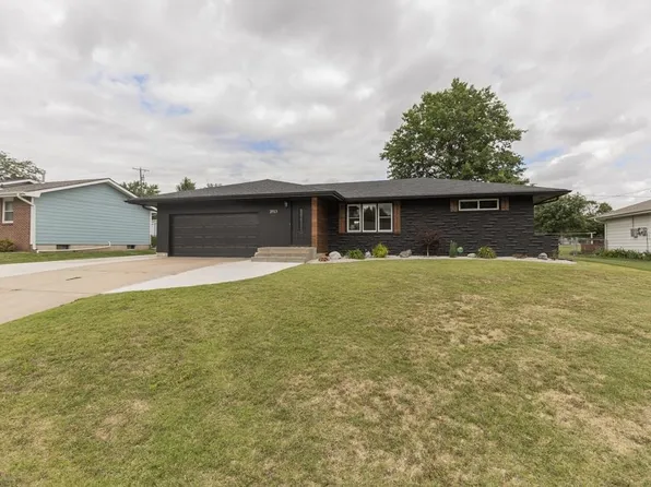 2013 Ruskin Rd, Salina, KS 67401
