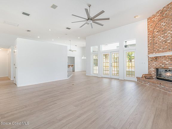 5th image of 871 September Ave NE